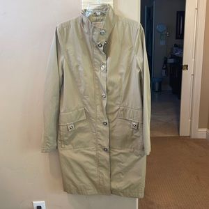 Gorgeous contemporary style rain jacket 🧥 from Michael Kors!!